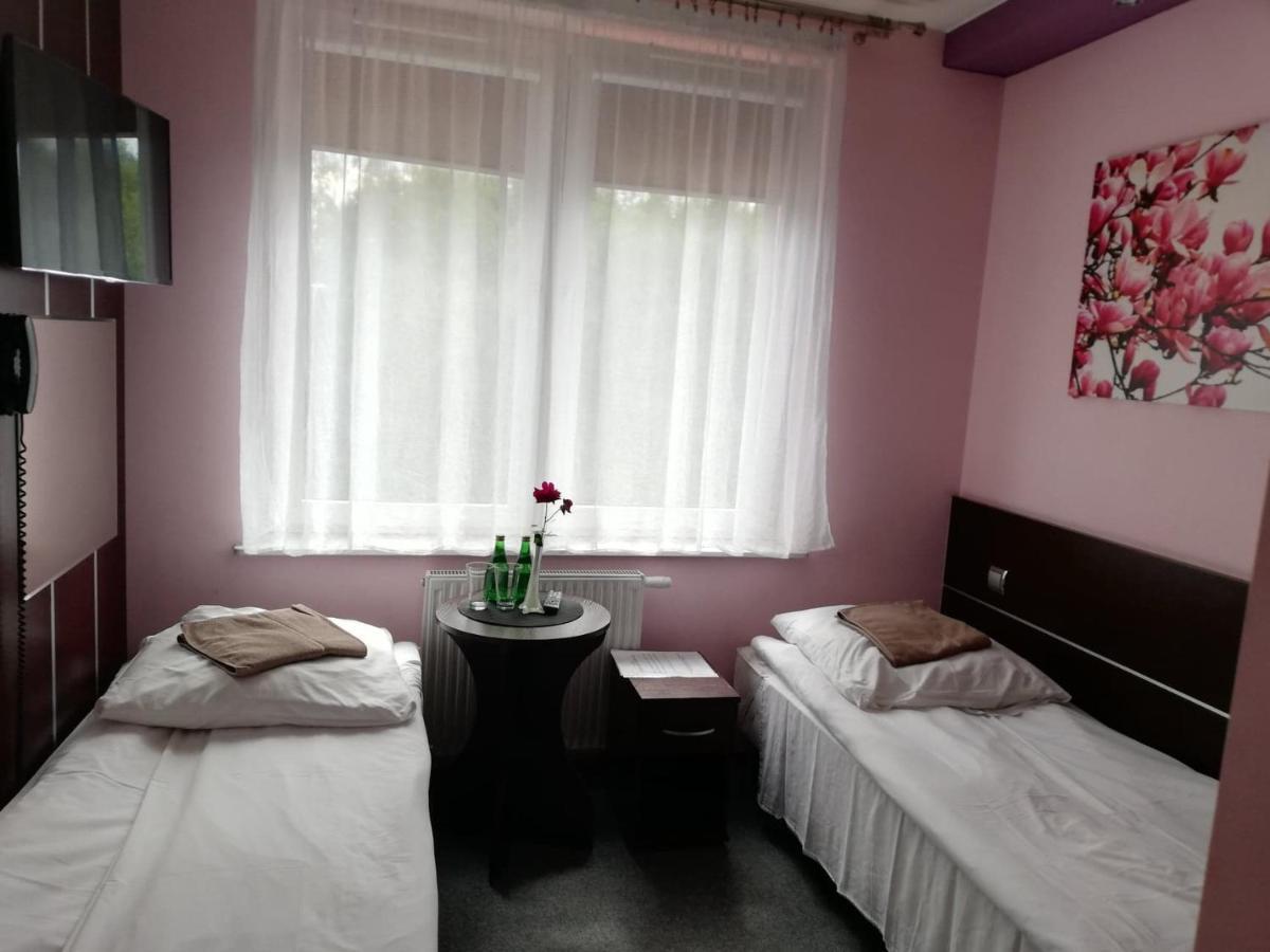 Albergue Gosciniec Biznesowy Dąbrowa Górnicza Exterior foto
