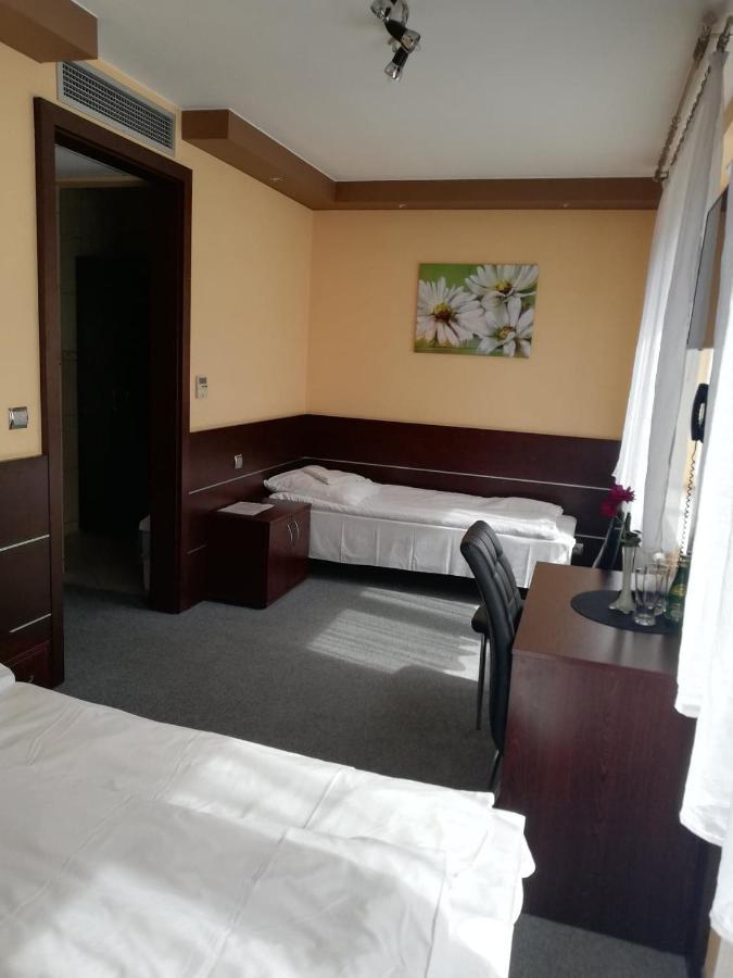 Albergue Gosciniec Biznesowy Dąbrowa Górnicza Exterior foto